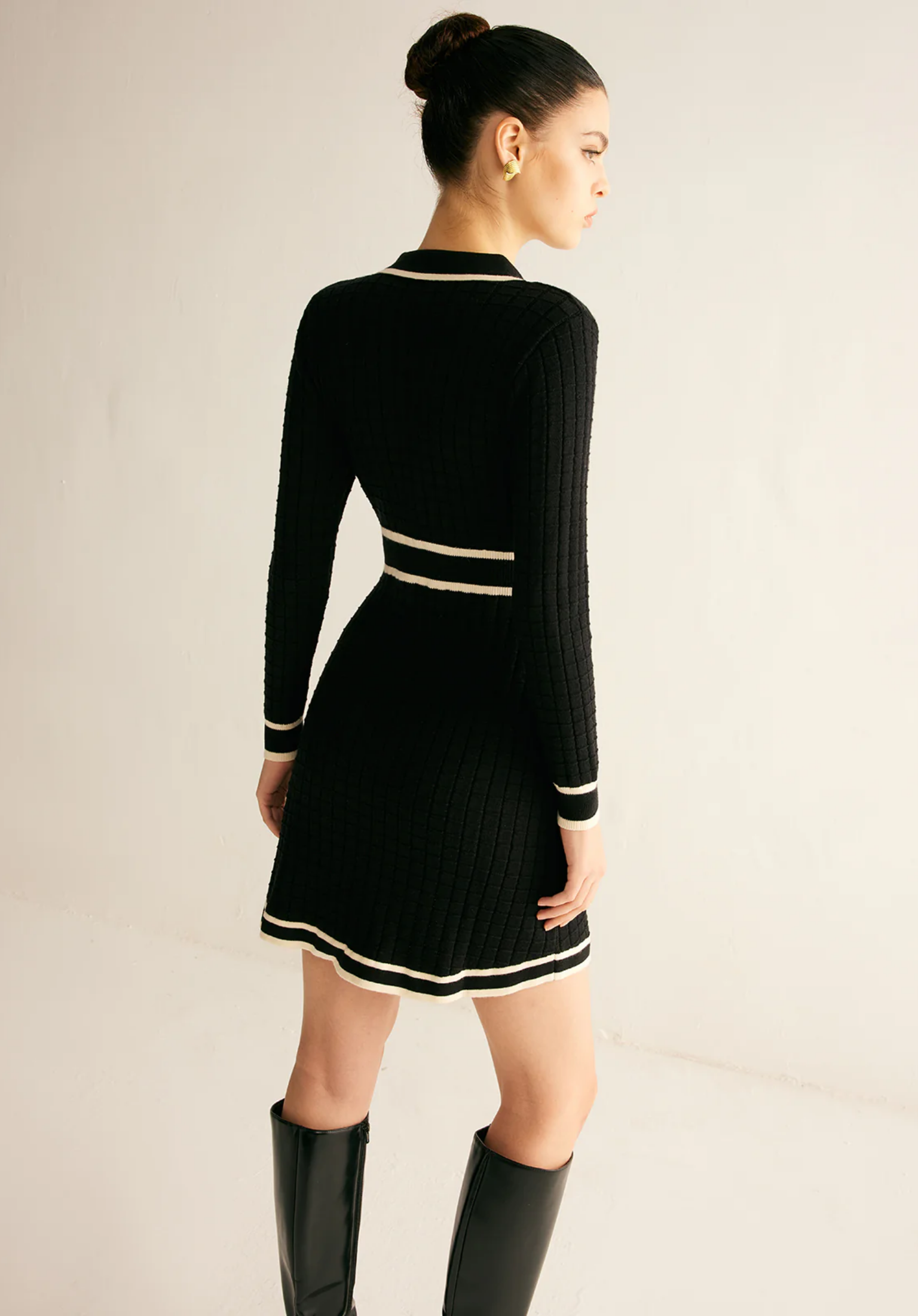 Pulloverkleid in Kontrastfarbe
